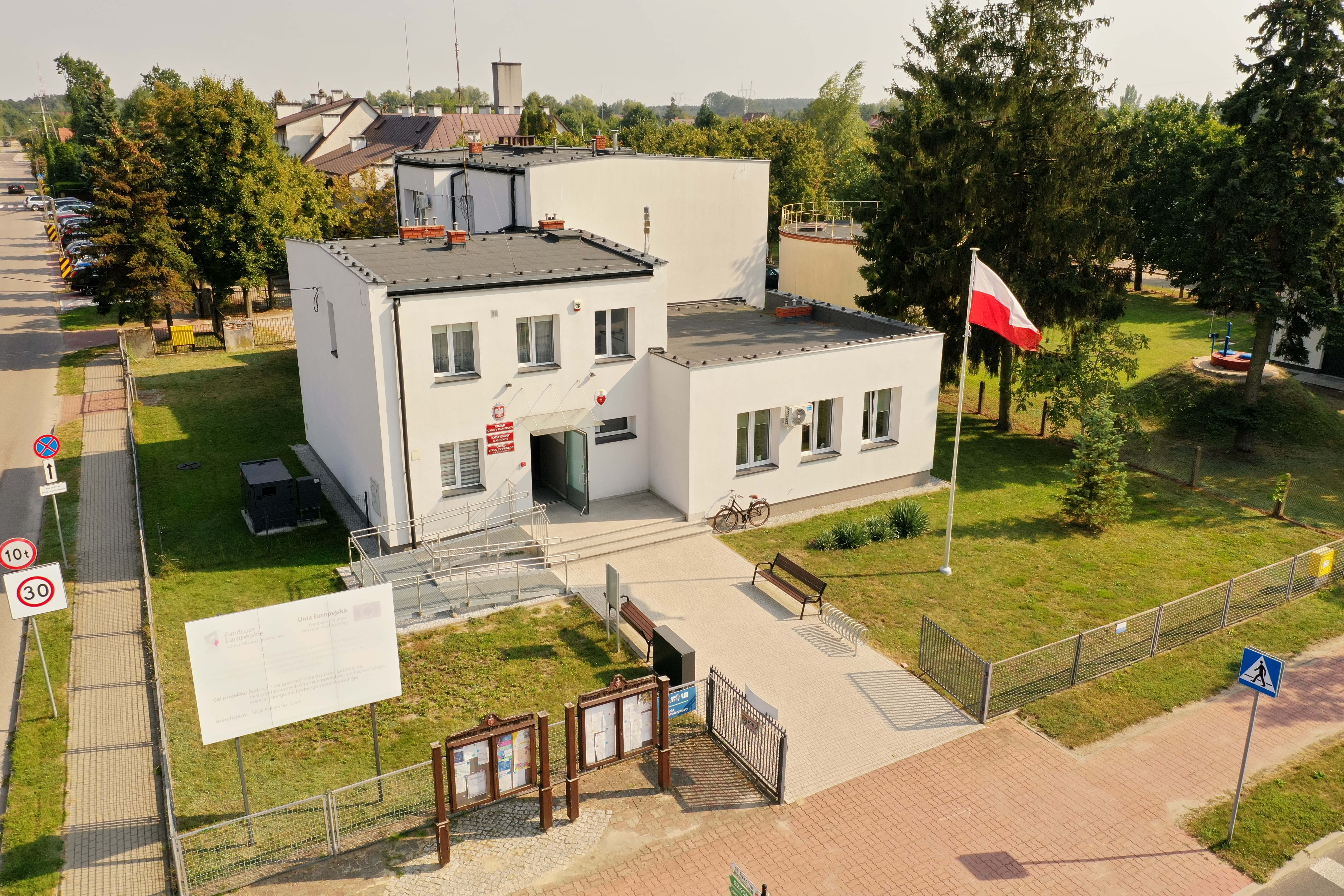 UG Kampinos z góry.JPG (8.68 MB)